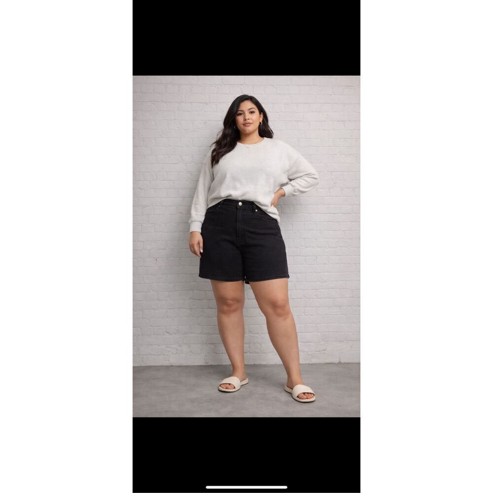 Universal Thread Denim Shorts – Size 18 (NWT)